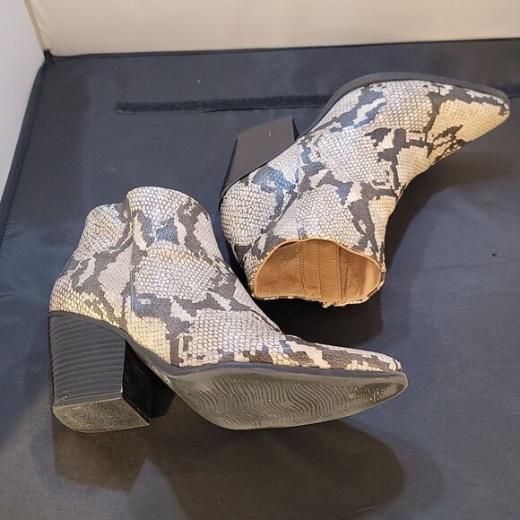 SOUL NATURALIZER COWBOY ANKLE POINTED TOE SIDE ZIPPER CHUNKY BLOCK HEEL BOOT - Picture 13 of 15